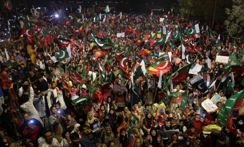 Imran Khan Supporters Clash with Police as Arrest Warrant is Issued Tensions Escalate in Islamabad