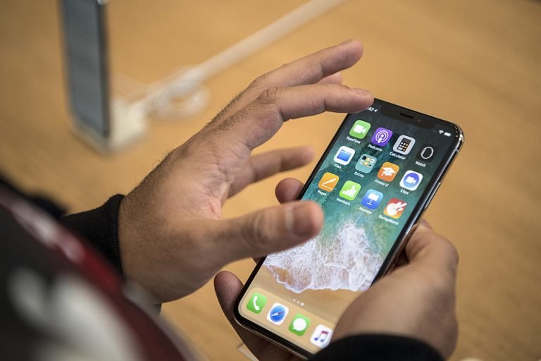 iPhone Users Concerned Over Mysterious Overnight Shutdowns