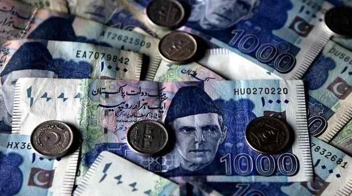 Rupee’s Record Streak Faces Threat from Flood-Linked Dollar Crunch